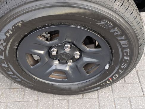 Used 2024 Jeep Gladiator Sport image 13