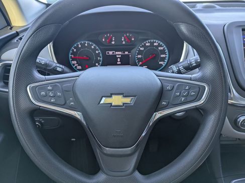 Used 2022 Chevrolet Equinox LS image 18