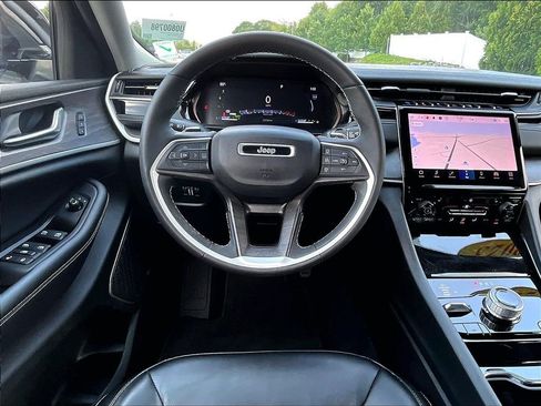 Used 2023 Jeep Grand Cherokee 4WD 4xe image 17