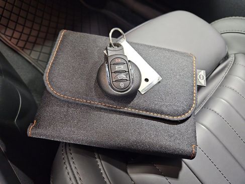 Used 2022 MINI Cooper SE FWD image 26