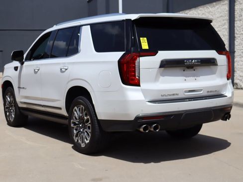 Used 2023 GMC Yukon Denali Ultimate AWD/4WD image 3