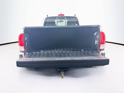 Used 2016 Toyota Tacoma SR5 w/ SR5 Appearance Package (SN) image 24