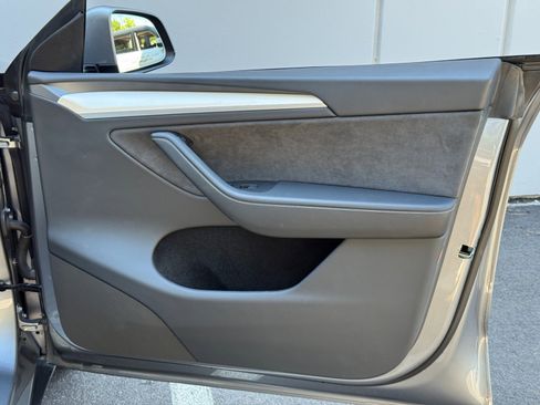 Used 2024 Tesla Model Y Long Range RWD image 44