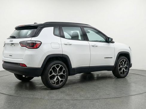 Used 2025 Jeep Compass Limited AWD/4WD image 9