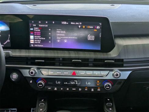 Used 2024 Kia Telluride SX Prestige w/ Towing Package image 28