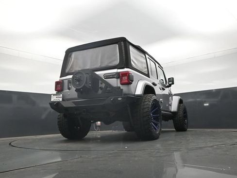 Used 2019 Jeep Wrangler Unlimited Sahara AWD/4WD image 30