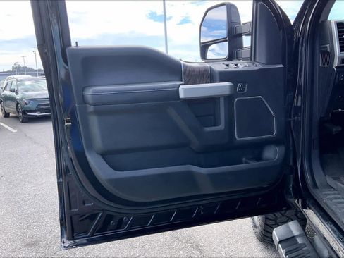 Used 2019 Ford F250 Lariat w/ Lariat Ultimate Package AWD/4WD image 20