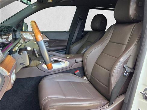 Used 2023 Mercedes-Benz GLS 450 4MATIC image 11
