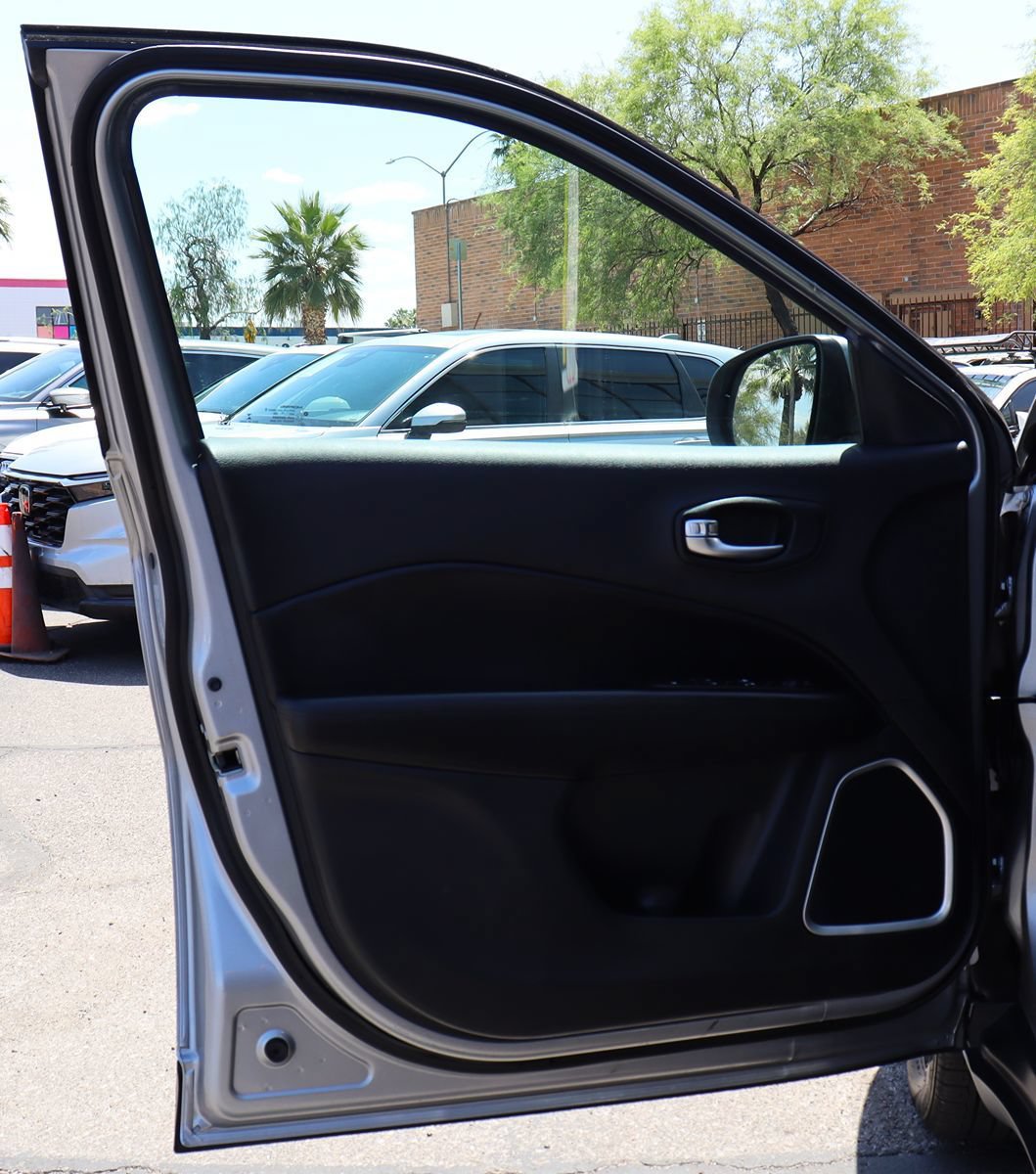 Used 2020 Jeep Compass Latitude FWD image 36