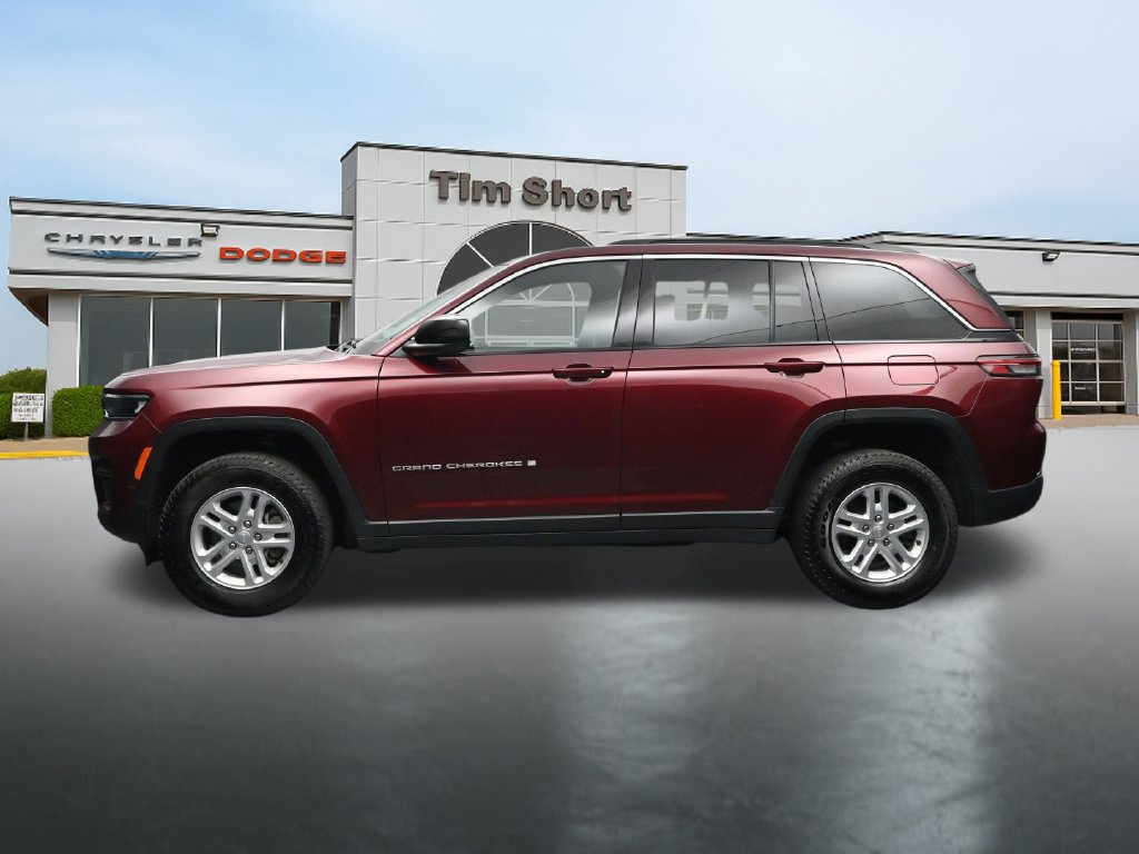 Used 2025 Jeep Grand Cherokee Laredo w/ Luxury Tech Group I AWD/4WD image 2