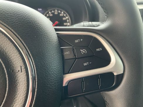 Used 2021 Jeep Renegade Latitude image 27