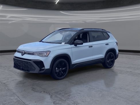 New 2026 Volkswagen Taos SE image 3