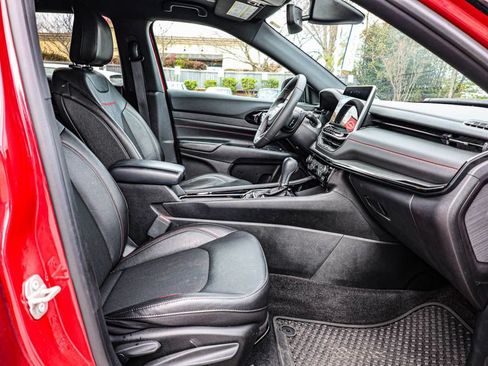 Used 2024 Jeep Compass Trailhawk image 18