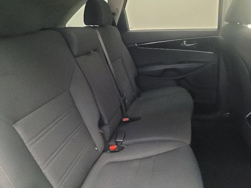 Used 2020 Kia Sorento S FWD image 19
