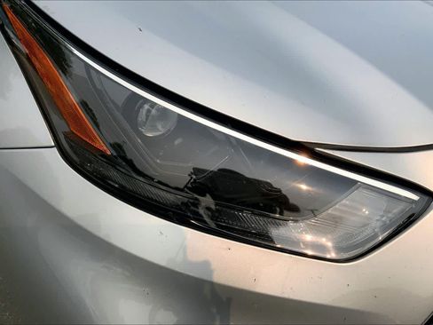 Used 2023 Toyota Highlander XLE AWD/4WD image 28