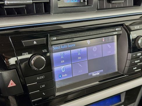 Used 2015 Toyota Corolla LE image 15