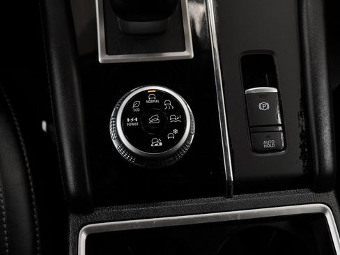 Used 2023 Mitsubishi Outlander SE image 38