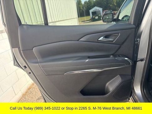 Used 2025 Chevrolet Traverse LT image 34