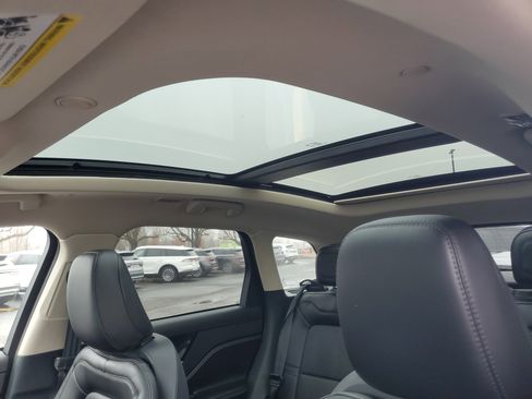 Certified 2023 Lincoln Corsair AWD w/ Equipment Group 101A image 11