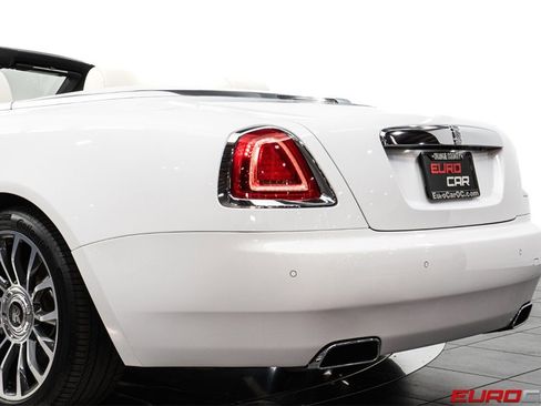 Used 2018 Rolls-Royce Dawn image 17