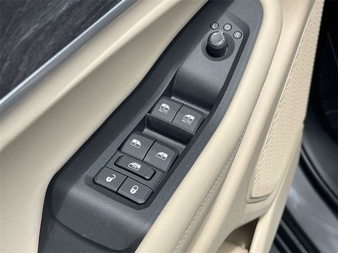 New 2025 Jeep Grand Cherokee Limited w/ Luxury Tech Group II image 21