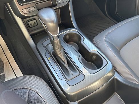 Used 2022 GMC Canyon AT4 image 17