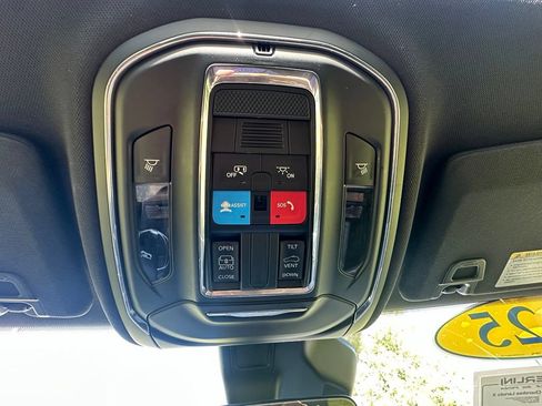 Used 2025 Jeep Grand Cherokee Laredo X AWD/4WD image 24