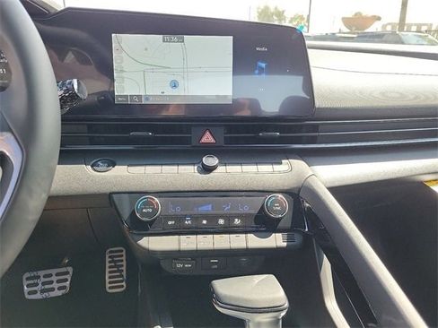 New 2025 Hyundai Elantra SEL image 11
