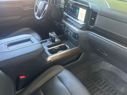 Used 2022 Chevrolet Silverado 1500 LT Trail Boss w/ Convenience Package II AWD/4WD image 15
