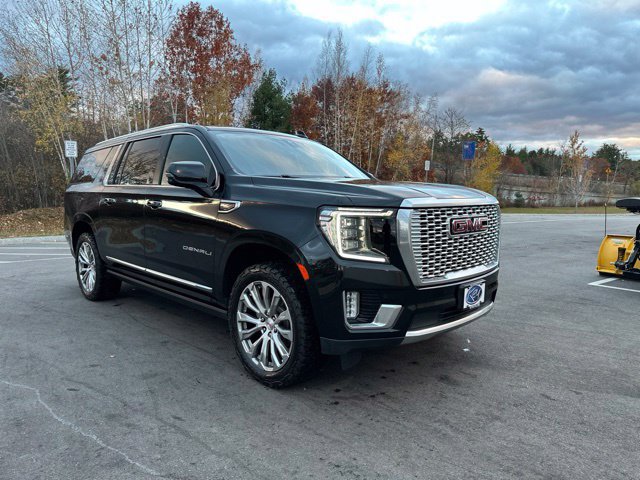 Used 2022 GMC Yukon XL Denali w/ Denali Ultimate Package AWD/4WD image 7