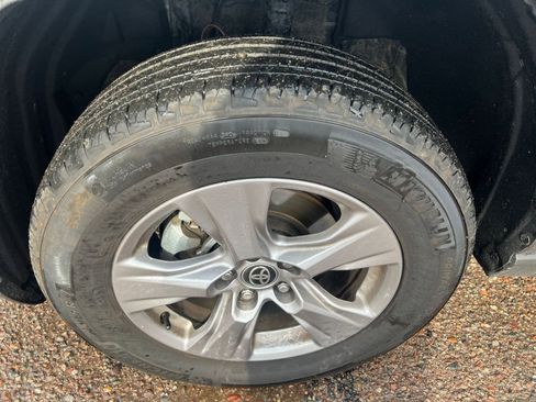 Used 2025 Toyota RAV4 XLE image 32