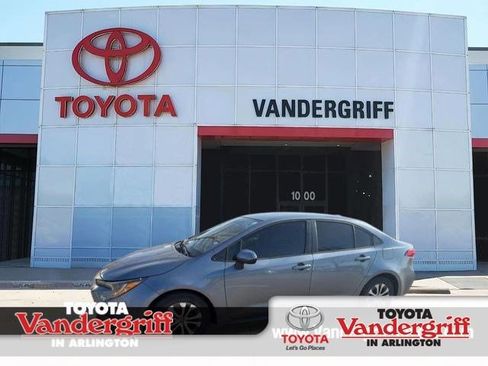 Certified 2022 Toyota Corolla LE image 1