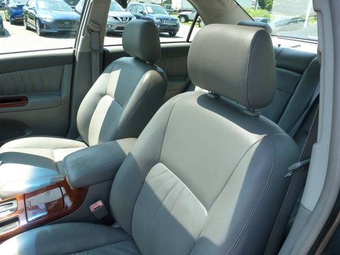Used 2003 Toyota Camry XLE w/ XLE Premium Plus Pkg FWD image 13
