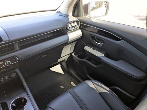 Used 2024 Honda Pilot Touring image 18