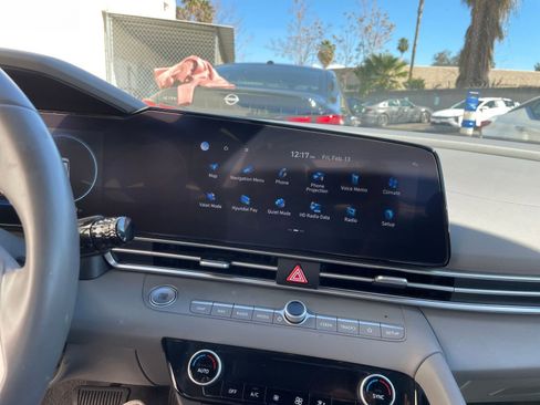 Used 2025 Hyundai Elantra SEL image 17