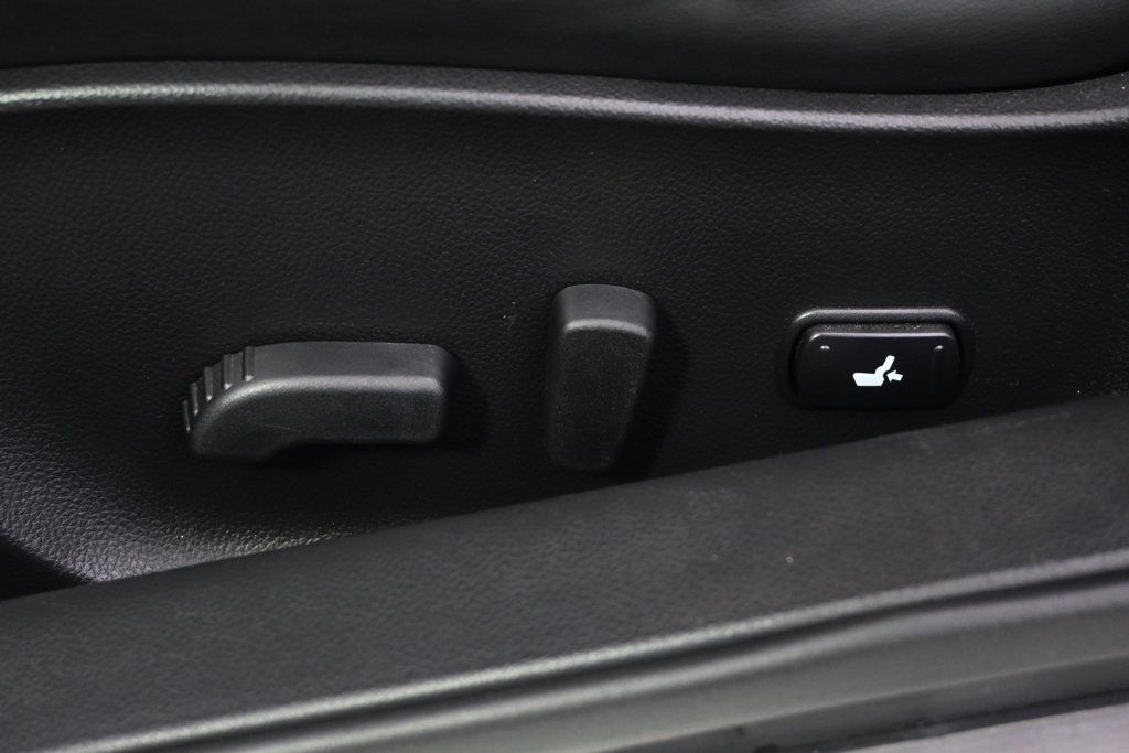 Used 2013 INFINITI G37 Convertible w/ Premium Pkg RWD image 14