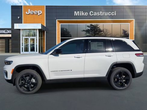 New 2025 Jeep Grand Cherokee Limited w/ Black Appearance Package image 3