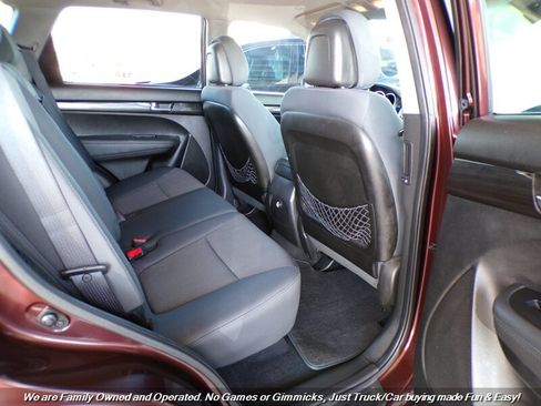 Used 2012 Kia Sorento LX AWD/4WD image 25