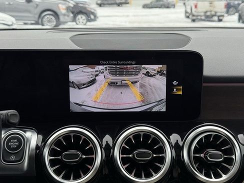 Used 2023 Mercedes-Benz GLB 250 4MATIC image 4