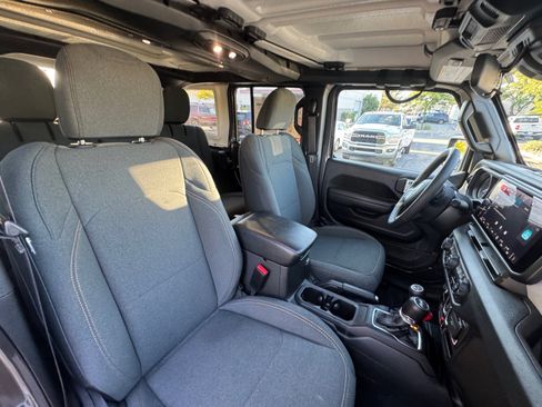 Used 2024 Jeep Wrangler Unlimited AWD/4WD image 13