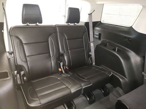 Used 2023 GMC Acadia Denali w/ Denali Technology Package FWD image 13