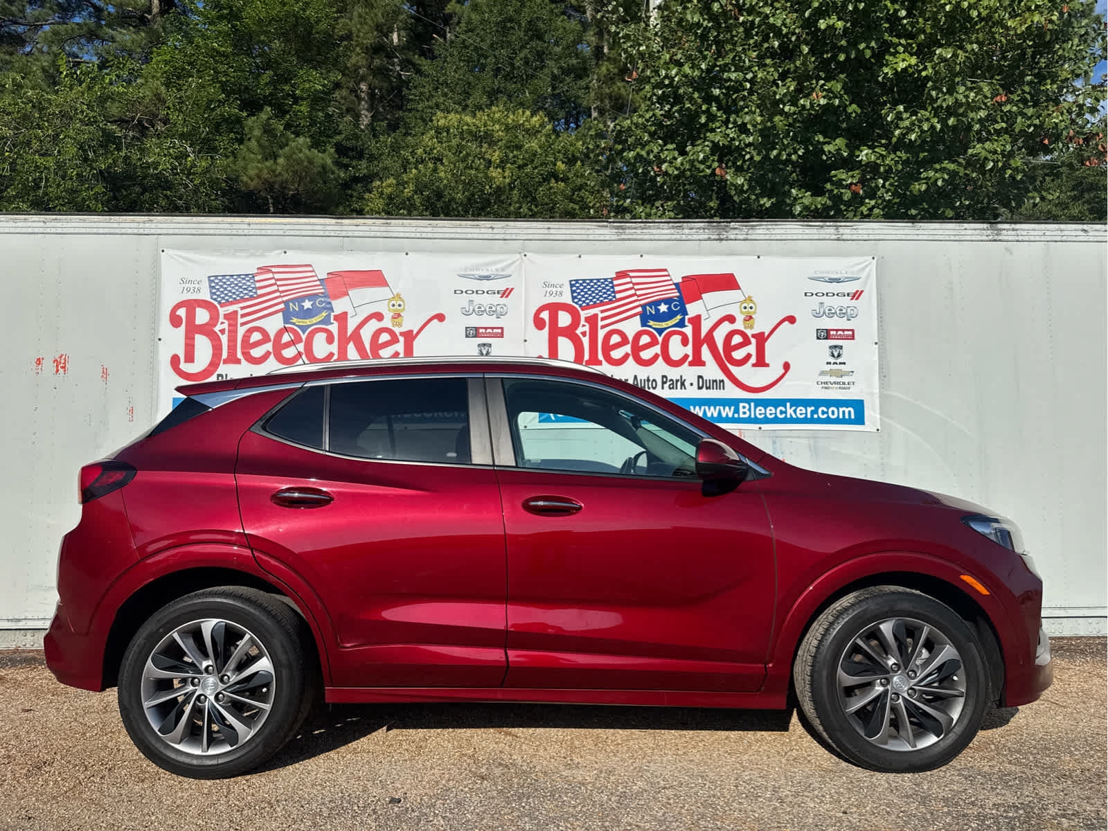 Used 2022 Buick Encore GX Select w/ Sport Touring Package FWD image 2