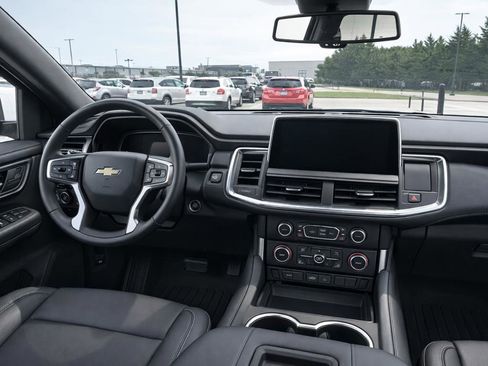 Used 2023 Chevrolet Suburban Z71 w/ Luxury Package AWD/4WD image 9