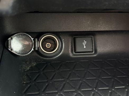 Used 2020 Toyota RAV4 XLE w/ Convenience Package image 21