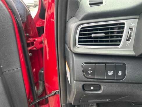 Used 2018 Kia Niro LX FWD image 17