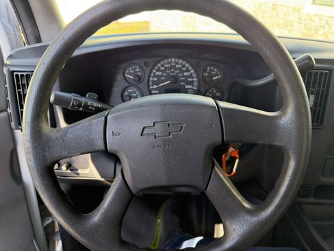 Used 2007 Chevrolet Express 3500 image 21
