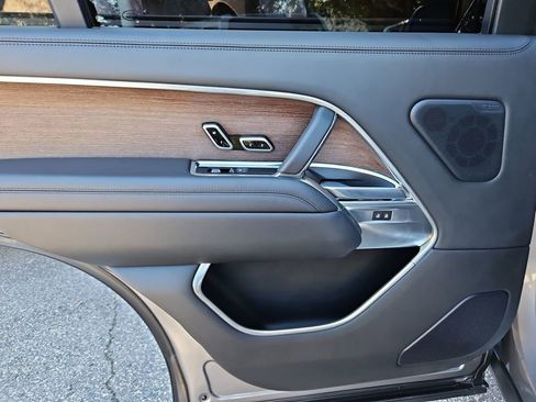 Used 2023 Land Rover Range Rover Long Wheelbase SE image 35