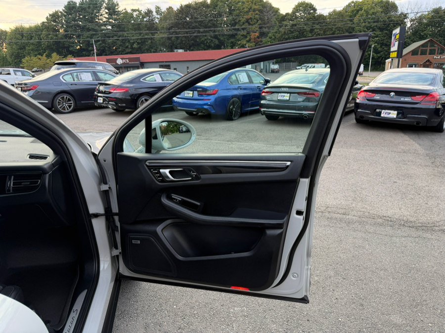 Used 2022 Porsche Macan S AWD/4WD image 22