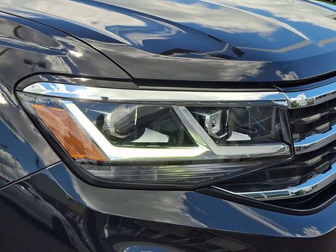 Certified 2023 Volkswagen Atlas SE w/ Black Wheel Package AWD/4WD image 9