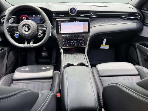 New 2025 Maserati Grecale GT image 4